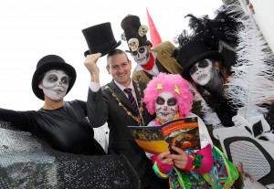 Mayor Cllr Martin Reilly with North Carnival Initiative artists from left) Abby Oliveira, Martin McClelland, Amanda Hudson and Brenda Graham the launch of the Banks of the Foyle Hallowe’en Carnival Parade.