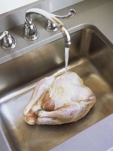 washing-raw-chicken-lgn