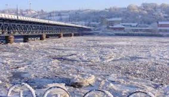 The River Foyle froze over in the harsh winter of 2010-11. 