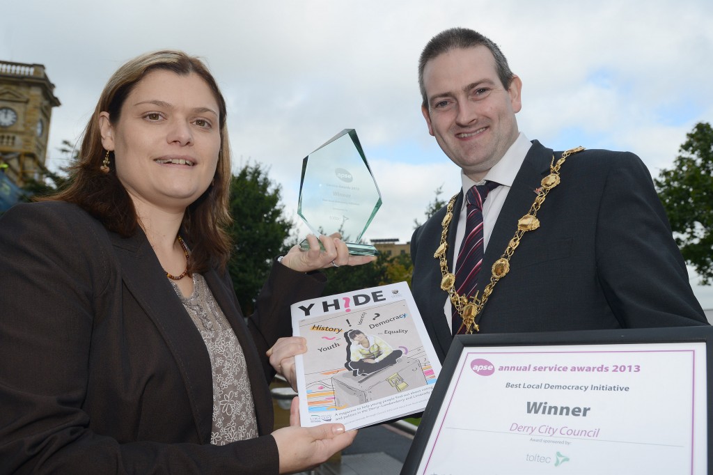 Sue Divin from Derry City Council's Community Relations Team who have received the APSE Annual Service Award 2013 for the Best Local Government Initiative in the UK . The "YHIDE" project, Youth History Identity Democracy Equality, pictured with the Mayor Councillor Martin Reilly at a reception in the Guildhall.  Picture Martin McKeown. Inpresspics.com   