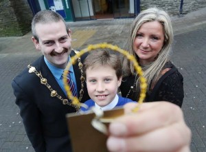 Pierre Meyer, Chapel Road PS, displays his piece of jewellery he made at the art workshop with Mayor Martin Reilly and Louise McElhinney, facilitator at the Tower Museum.