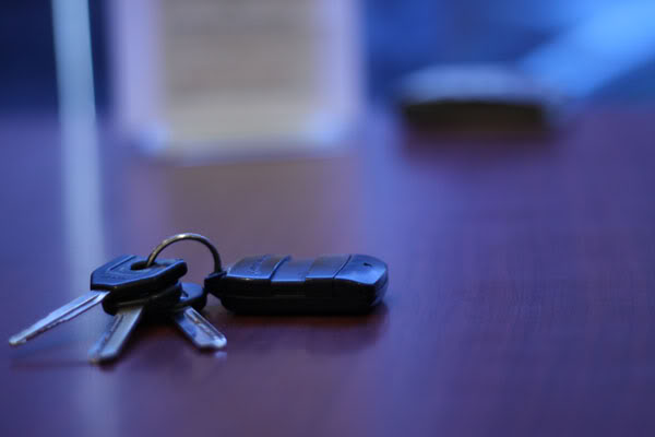 carkeys-on-table