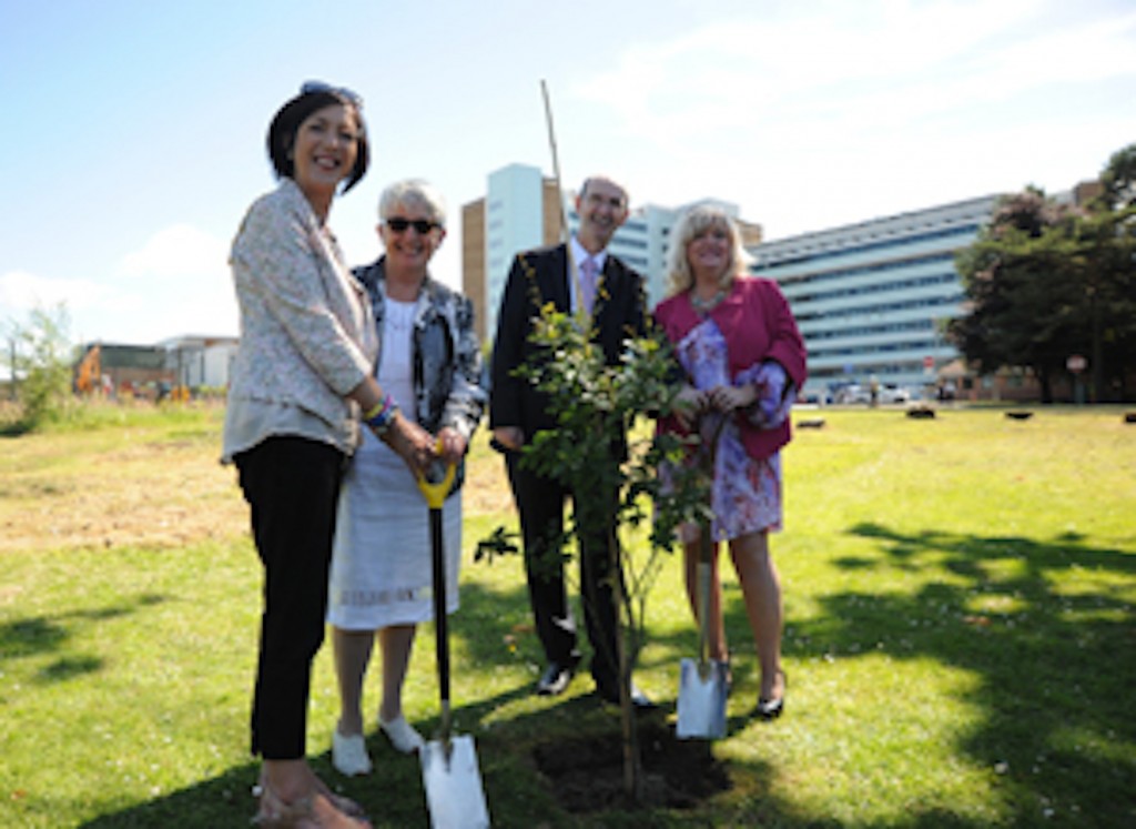 Mayor of Derry, Cllr Brenda Stevenson, and Dr Susan O'Reilly, Director of the HSE National Cancer Control Programme planting an oak tree to mark the start of construction work of the new radiotherapy unit at Altnagelvin Hospital. Included are Gerard Guckian, chairperson, Western Health Trust, and Maeve McLaughlin, chairperson of the Assembly Health Committee.