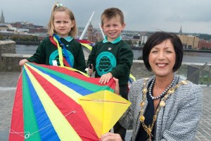Jenna Crawford (4) and Reuben Robinson (4) from Oakgrove Integrated Nursery and Primary School pictured with the Mayor Councillor Brenda Stevenson.