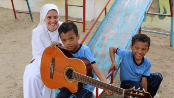 Devoted nun Sister Clare Theresa Crockett with children at a school in Playa Prieta