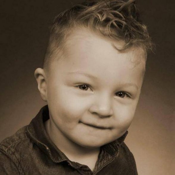 Little Ronan McGavigan tragically died on Sunay in car accident
